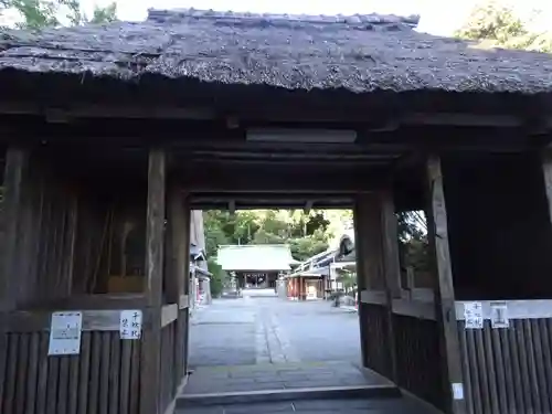 川勾神社の山門・神門