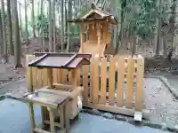 貴船神社(大神神社末社)の{uncategorized: "未分類", other: "その他", undefined: "問題あり", building: "その他建物", grave: "お墓", sacred_gate: "鳥居", guardian: "狛犬", statue: "像", buddha: "仏像", history: "歴史", nature: "自然", garden: "庭園", animal: "動物", pagoda: "塔", temizu: "手水舎", mountain_gate: "山門・神門", sanctuary: "本殿・本堂", subordinate: "末社・摂社", art: "芸術", scenery: "景色", jizo: "地蔵", ema: "絵馬", goshuin: "御朱印", omikuji: "おみくじ", items: "授与品その他", amulet: "お守り", goshuincho: "御朱印帳", eats: "食事", festival: "お祭り", votive_dance: "神楽", shichigosan: "七五三参", wedding: "結婚式", experience: "体験その他", initially: "初詣", around: "周辺", anti_infection: "感染症対策"}