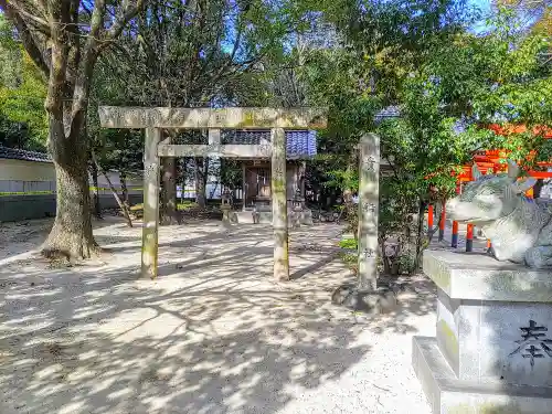 神明社・小河天神社合殿の鳥居