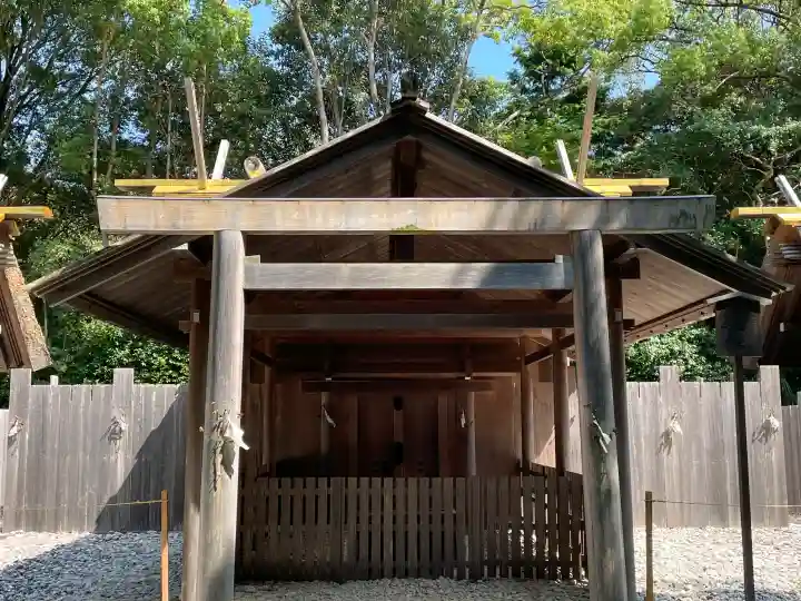 月讀宮(皇大神宮別宮)の{uncategorized: "未分類", other: "その他", undefined: "問題あり", building: "その他建物", grave: "お墓", sacred_gate: "鳥居", guardian: "狛犬", statue: "像", buddha: "仏像", history: "歴史", nature: "自然", garden: "庭園", animal: "動物", pagoda: "塔", temizu: "手水舎", mountain_gate: "山門・神門", sanctuary: "本殿・本堂", subordinate: "末社・摂社", art: "芸術", scenery: "景色", jizo: "地蔵", ema: "絵馬", goshuin: "御朱印", omikuji: "おみくじ", items: "授与品その他", amulet: "お守り", goshuincho: "御朱印帳", eats: "食事", festival: "お祭り", votive_dance: "神楽", shichigosan: "七五三参", wedding: "結婚式", experience: "体験その他", initially: "初詣", around: "周辺", anti_infection: "感染症対策"}