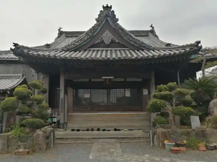 遍照寺の本殿・本堂