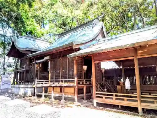 漆部神社の本殿