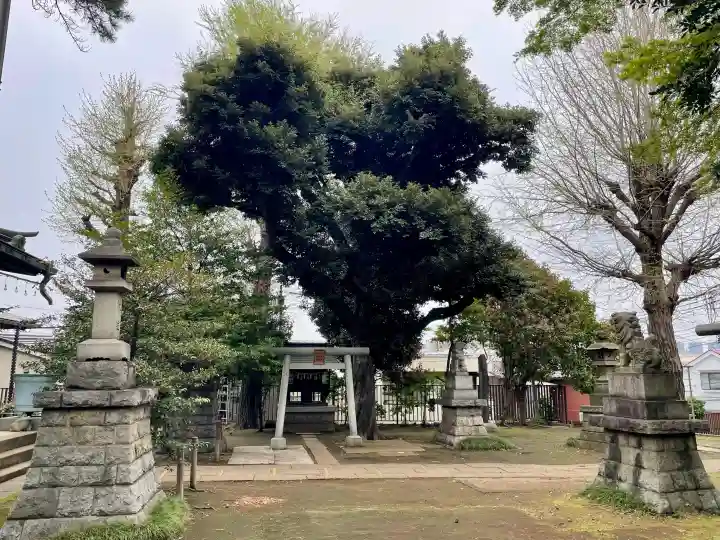 上高田氷川神社の{uncategorized: "未分類", other: "その他", undefined: "問題あり", building: "その他建物", grave: "お墓", sacred_gate: "鳥居", guardian: "狛犬", statue: "像", buddha: "仏像", history: "歴史", nature: "自然", garden: "庭園", animal: "動物", pagoda: "塔", temizu: "手水舎", mountain_gate: "山門・神門", sanctuary: "本殿・本堂", subordinate: "末社・摂社", art: "芸術", scenery: "景色", jizo: "地蔵", ema: "絵馬", goshuin: "御朱印", omikuji: "おみくじ", items: "授与品その他", amulet: "お守り", goshuincho: "御朱印帳", eats: "食事", festival: "お祭り", votive_dance: "神楽", shichigosan: "七五三参", wedding: "結婚式", experience: "体験その他", initially: "初詣", around: "周辺", anti_infection: "感染症対策"}