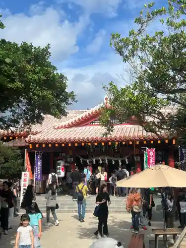 波上宮の{uncategorized: "未分類", other: "その他", undefined: "問題あり", building: "その他建物", grave: "お墓", sacred_gate: "鳥居", guardian: "狛犬", statue: "像", buddha: "仏像", history: "歴史", nature: "自然", garden: "庭園", animal: "動物", pagoda: "塔", temizu: "手水舎", mountain_gate: "山門・神門", sanctuary: "本殿・本堂", subordinate: "末社・摂社", art: "芸術", scenery: "景色", jizo: "地蔵", ema: "絵馬", goshuin: "御朱印", omikuji: "おみくじ", items: "授与品その他", amulet: "お守り", goshuincho: "御朱印帳", eats: "食事", festival: "お祭り", votive_dance: "神楽", shichigosan: "七五三参", wedding: "結婚式", experience: "体験その他", initially: "初詣", around: "周辺", anti_infection: "感染症対策"}