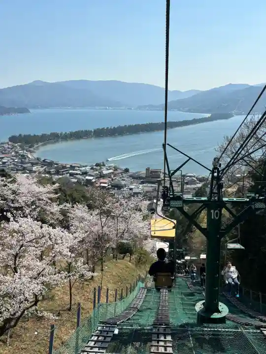 天橋立神社の{uncategorized: "未分類", other: "その他", undefined: "問題あり", building: "その他建物", grave: "お墓", sacred_gate: "鳥居", guardian: "狛犬", statue: "像", buddha: "仏像", history: "歴史", nature: "自然", garden: "庭園", animal: "動物", pagoda: "塔", temizu: "手水舎", mountain_gate: "山門・神門", sanctuary: "本殿・本堂", subordinate: "末社・摂社", art: "芸術", scenery: "景色", jizo: "地蔵", ema: "絵馬", goshuin: "御朱印", omikuji: "おみくじ", items: "授与品その他", amulet: "お守り", goshuincho: "御朱印帳", eats: "食事", festival: "お祭り", votive_dance: "神楽", shichigosan: "七五三参", wedding: "結婚式", experience: "体験その他", initially: "初詣", around: "周辺", anti_infection: "感染症対策"}