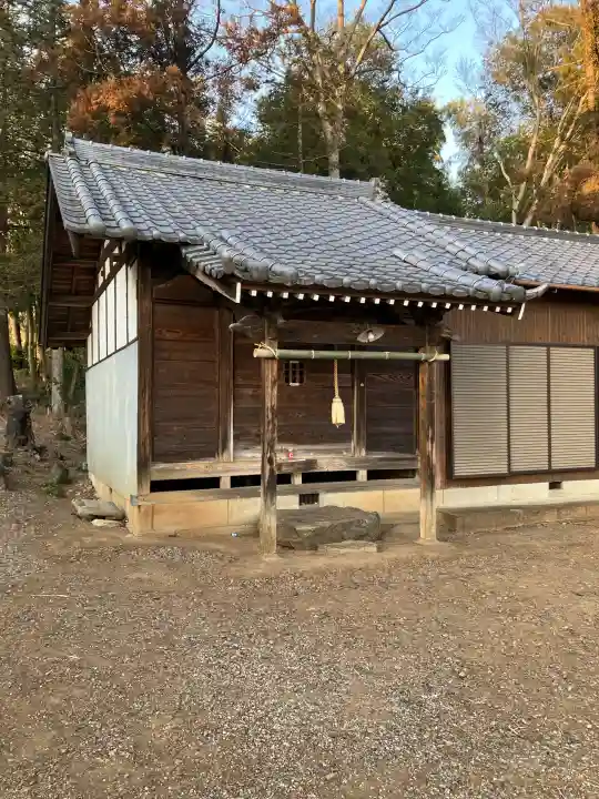 三毳神社(里宮)の{uncategorized: "未分類", other: "その他", undefined: "問題あり", building: "その他建物", grave: "お墓", sacred_gate: "鳥居", guardian: "狛犬", statue: "像", buddha: "仏像", history: "歴史", nature: "自然", garden: "庭園", animal: "動物", pagoda: "塔", temizu: "手水舎", mountain_gate: "山門・神門", sanctuary: "本殿・本堂", subordinate: "末社・摂社", art: "芸術", scenery: "景色", jizo: "地蔵", ema: "絵馬", goshuin: "御朱印", omikuji: "おみくじ", items: "授与品その他", amulet: "お守り", goshuincho: "御朱印帳", eats: "食事", festival: "お祭り", votive_dance: "神楽", shichigosan: "七五三参", wedding: "結婚式", experience: "体験その他", initially: "初詣", around: "周辺", anti_infection: "感染症対策"}