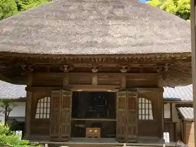 円覚寺の{uncategorized: "未分類", other: "その他", undefined: "問題あり", building: "その他建物", grave: "お墓", sacred_gate: "鳥居", guardian: "狛犬", statue: "像", buddha: "仏像", history: "歴史", nature: "自然", garden: "庭園", animal: "動物", pagoda: "塔", temizu: "手水舎", mountain_gate: "山門・神門", sanctuary: "本殿・本堂", subordinate: "末社・摂社", art: "芸術", scenery: "景色", jizo: "地蔵", ema: "絵馬", goshuin: "御朱印", omikuji: "おみくじ", items: "授与品その他", amulet: "お守り", goshuincho: "御朱印帳", eats: "食事", festival: "お祭り", votive_dance: "神楽", shichigosan: "七五三参", wedding: "結婚式", experience: "体験その他", initially: "初詣", around: "周辺", anti_infection: "感染症対策"}