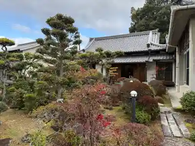 法華院の{uncategorized: "未分類", other: "その他", undefined: "問題あり", building: "その他建物", grave: "お墓", sacred_gate: "鳥居", guardian: "狛犬", statue: "像", buddha: "仏像", history: "歴史", nature: "自然", garden: "庭園", animal: "動物", pagoda: "塔", temizu: "手水舎", mountain_gate: "山門・神門", sanctuary: "本殿・本堂", subordinate: "末社・摂社", art: "芸術", scenery: "景色", jizo: "地蔵", ema: "絵馬", goshuin: "御朱印", omikuji: "おみくじ", items: "授与品その他", amulet: "お守り", goshuincho: "御朱印帳", eats: "食事", festival: "お祭り", votive_dance: "神楽", shichigosan: "七五三参", wedding: "結婚式", experience: "体験その他", initially: "初詣", around: "周辺", anti_infection: "感染症対策"}