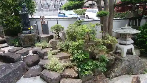 自性院の庭園