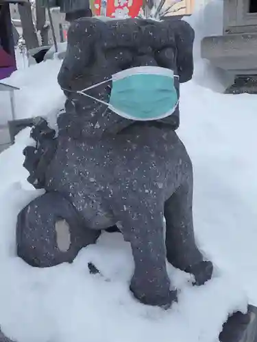 成田山札幌別院新栄寺の狛犬