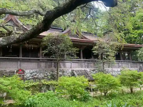 吉野水分神社（吉野町）の{uncategorized: "未分類", other: "その他", undefined: "問題あり", building: "その他建物", grave: "お墓", sacred_gate: "鳥居", guardian: "狛犬", statue: "像", buddha: "仏像", history: "歴史", nature: "自然", garden: "庭園", animal: "動物", pagoda: "塔", temizu: "手水舎", mountain_gate: "山門・神門", sanctuary: "本殿・本堂", subordinate: "末社・摂社", art: "芸術", scenery: "景色", jizo: "地蔵", ema: "絵馬", goshuin: "御朱印", omikuji: "おみくじ", items: "授与品その他", amulet: "お守り", goshuincho: "御朱印帳", eats: "食事", festival: "お祭り", votive_dance: "神楽", shichigosan: "七五三参", wedding: "結婚式", experience: "体験その他", initially: "初詣", around: "周辺", anti_infection: "感染症対策"}