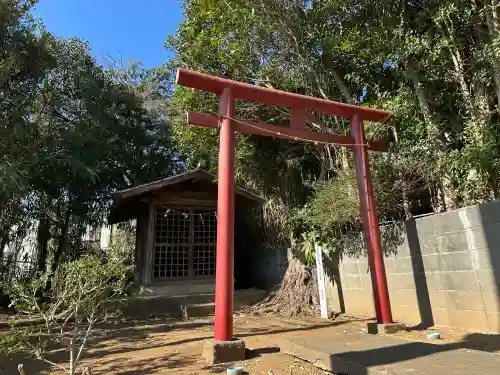 日月神社の{uncategorized: "未分類", other: "その他", undefined: "問題あり", building: "その他建物", grave: "お墓", sacred_gate: "鳥居", guardian: "狛犬", statue: "像", buddha: "仏像", history: "歴史", nature: "自然", garden: "庭園", animal: "動物", pagoda: "塔", temizu: "手水舎", mountain_gate: "山門・神門", sanctuary: "本殿・本堂", subordinate: "末社・摂社", art: "芸術", scenery: "景色", jizo: "地蔵", ema: "絵馬", goshuin: "御朱印", omikuji: "おみくじ", items: "授与品その他", amulet: "お守り", goshuincho: "御朱印帳", eats: "食事", festival: "お祭り", votive_dance: "神楽", shichigosan: "七五三参", wedding: "結婚式", experience: "体験その他", initially: "初詣", around: "周辺", anti_infection: "感染症対策"}