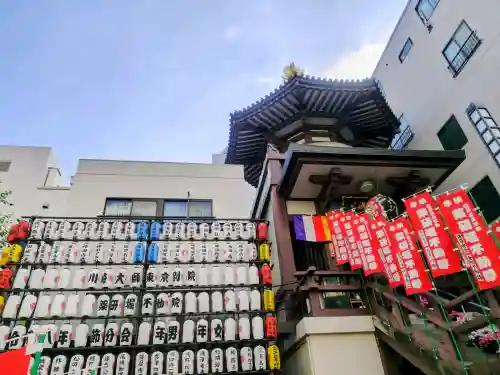 薬研堀不動院(川崎大師東京別院)の{uncategorized: "未分類", other: "その他", undefined: "問題あり", building: "その他建物", grave: "お墓", sacred_gate: "鳥居", guardian: "狛犬", statue: "像", buddha: "仏像", history: "歴史", nature: "自然", garden: "庭園", animal: "動物", pagoda: "塔", temizu: "手水舎", mountain_gate: "山門・神門", sanctuary: "本殿・本堂", subordinate: "末社・摂社", art: "芸術", scenery: "景色", jizo: "地蔵", ema: "絵馬", goshuin: "御朱印", omikuji: "おみくじ", items: "授与品その他", amulet: "お守り", goshuincho: "御朱印帳", eats: "食事", festival: "お祭り", votive_dance: "神楽", shichigosan: "七五三参", wedding: "結婚式", experience: "体験その他", initially: "初詣", around: "周辺", anti_infection: "感染症対策"}