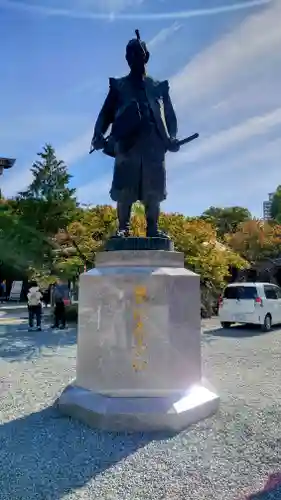 豊國神社の像