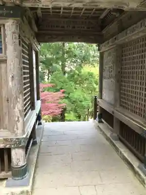 宝珠山 立石寺の山門・神門