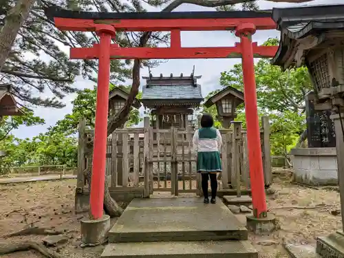 高山稲荷神社の本殿