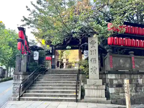 豊川稲荷東京別院の山門・神門