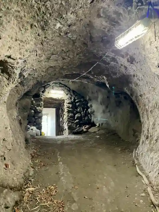 韮崎窟観音(山梨県)