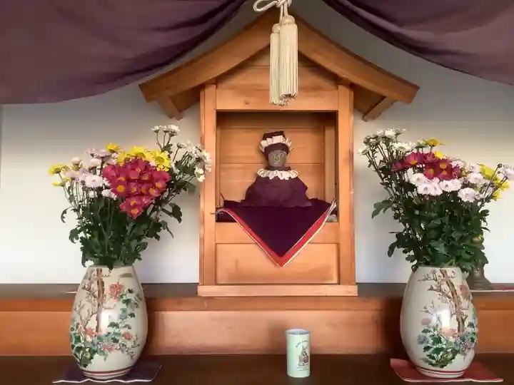 お堂の像