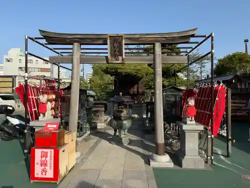 深川開運出世稲荷の{uncategorized: "未分類", other: "その他", undefined: "問題あり", building: "その他建物", grave: "お墓", sacred_gate: "鳥居", guardian: "狛犬", statue: "像", buddha: "仏像", history: "歴史", nature: "自然", garden: "庭園", animal: "動物", pagoda: "塔", temizu: "手水舎", mountain_gate: "山門・神門", sanctuary: "本殿・本堂", subordinate: "末社・摂社", art: "芸術", scenery: "景色", jizo: "地蔵", ema: "絵馬", goshuin: "御朱印", omikuji: "おみくじ", items: "授与品その他", amulet: "お守り", goshuincho: "御朱印帳", eats: "食事", festival: "お祭り", votive_dance: "神楽", shichigosan: "七五三参", wedding: "結婚式", experience: "体験その他", initially: "初詣", around: "周辺", anti_infection: "感染症対策"}