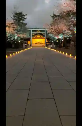 靖國神社の{uncategorized: "未分類", other: "その他", undefined: "問題あり", building: "その他建物", grave: "お墓", sacred_gate: "鳥居", guardian: "狛犬", statue: "像", buddha: "仏像", history: "歴史", nature: "自然", garden: "庭園", animal: "動物", pagoda: "塔", temizu: "手水舎", mountain_gate: "山門・神門", sanctuary: "本殿・本堂", subordinate: "末社・摂社", art: "芸術", scenery: "景色", jizo: "地蔵", ema: "絵馬", goshuin: "御朱印", omikuji: "おみくじ", items: "授与品その他", amulet: "お守り", goshuincho: "御朱印帳", eats: "食事", festival: "お祭り", votive_dance: "神楽", shichigosan: "七五三参", wedding: "結婚式", experience: "体験その他", initially: "初詣", around: "周辺", anti_infection: "感染症対策"}