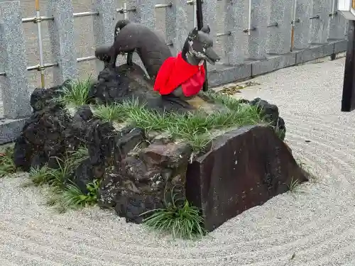 箭弓稲荷神社の{uncategorized: "未分類", other: "その他", undefined: "問題あり", building: "その他建物", grave: "お墓", sacred_gate: "鳥居", guardian: "狛犬", statue: "像", buddha: "仏像", history: "歴史", nature: "自然", garden: "庭園", animal: "動物", pagoda: "塔", temizu: "手水舎", mountain_gate: "山門・神門", sanctuary: "本殿・本堂", subordinate: "末社・摂社", art: "芸術", scenery: "景色", jizo: "地蔵", ema: "絵馬", goshuin: "御朱印", omikuji: "おみくじ", items: "授与品その他", amulet: "お守り", goshuincho: "御朱印帳", eats: "食事", festival: "お祭り", votive_dance: "神楽", shichigosan: "七五三参", wedding: "結婚式", experience: "体験その他", initially: "初詣", around: "周辺", anti_infection: "感染症対策"}