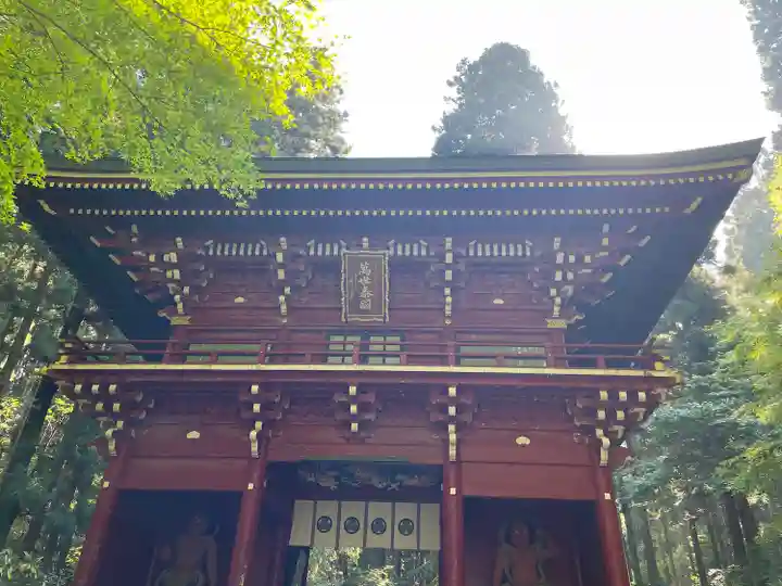 御岩神社の山門・神門
