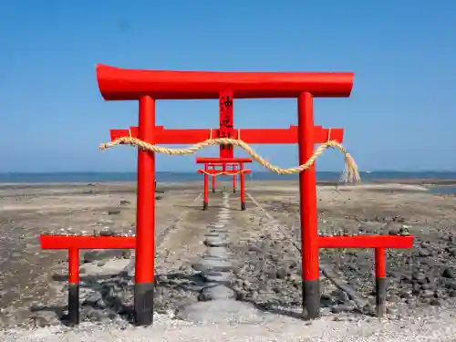 大魚神社の{uncategorized: "未分類", other: "その他", undefined: "問題あり", building: "その他建物", grave: "お墓", sacred_gate: "鳥居", guardian: "狛犬", statue: "像", buddha: "仏像", history: "歴史", nature: "自然", garden: "庭園", animal: "動物", pagoda: "塔", temizu: "手水舎", mountain_gate: "山門・神門", sanctuary: "本殿・本堂", subordinate: "末社・摂社", art: "芸術", scenery: "景色", jizo: "地蔵", ema: "絵馬", goshuin: "御朱印", omikuji: "おみくじ", items: "授与品その他", amulet: "お守り", goshuincho: "御朱印帳", eats: "食事", festival: "お祭り", votive_dance: "神楽", shichigosan: "七五三参", wedding: "結婚式", experience: "体験その他", initially: "初詣", around: "周辺", anti_infection: "感染症対策"}