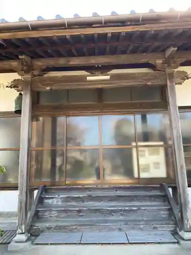 秋月寺の本殿・本堂