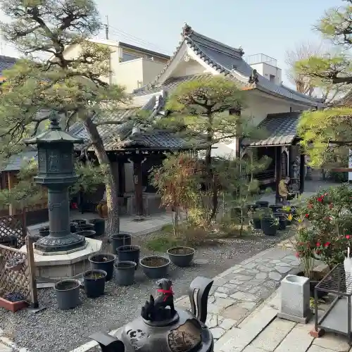 行願寺（革堂）の{uncategorized: "未分類", other: "その他", undefined: "問題あり", building: "その他建物", grave: "お墓", sacred_gate: "鳥居", guardian: "狛犬", statue: "像", buddha: "仏像", history: "歴史", nature: "自然", garden: "庭園", animal: "動物", pagoda: "塔", temizu: "手水舎", mountain_gate: "山門・神門", sanctuary: "本殿・本堂", subordinate: "末社・摂社", art: "芸術", scenery: "景色", jizo: "地蔵", ema: "絵馬", goshuin: "御朱印", omikuji: "おみくじ", items: "授与品その他", amulet: "お守り", goshuincho: "御朱印帳", eats: "食事", festival: "お祭り", votive_dance: "神楽", shichigosan: "七五三参", wedding: "結婚式", experience: "体験その他", initially: "初詣", around: "周辺", anti_infection: "感染症対策"}