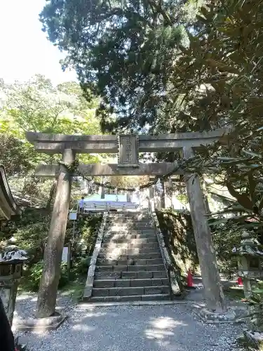 玉置神社の{uncategorized: "未分類", other: "その他", undefined: "問題あり", building: "その他建物", grave: "お墓", sacred_gate: "鳥居", guardian: "狛犬", statue: "像", buddha: "仏像", history: "歴史", nature: "自然", garden: "庭園", animal: "動物", pagoda: "塔", temizu: "手水舎", mountain_gate: "山門・神門", sanctuary: "本殿・本堂", subordinate: "末社・摂社", art: "芸術", scenery: "景色", jizo: "地蔵", ema: "絵馬", goshuin: "御朱印", omikuji: "おみくじ", items: "授与品その他", amulet: "お守り", goshuincho: "御朱印帳", eats: "食事", festival: "お祭り", votive_dance: "神楽", shichigosan: "七五三参", wedding: "結婚式", experience: "体験その他", initially: "初詣", around: "周辺", anti_infection: "感染症対策"}