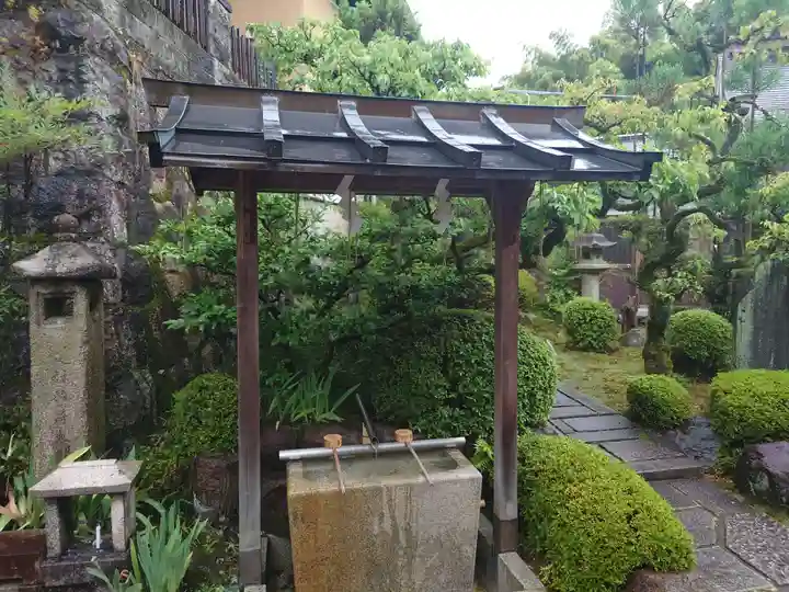 荒木神社の手水舎