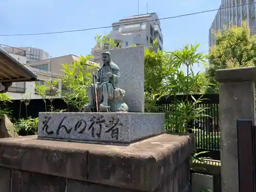 海雲寺の像