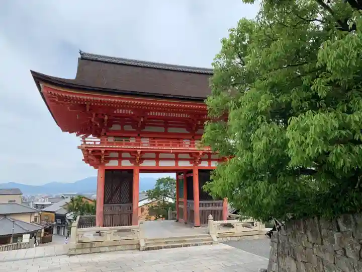 清水寺の山門・神門