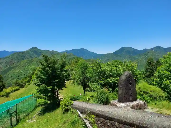 玉置神社の{uncategorized: "未分類", other: "その他", undefined: "問題あり", building: "その他建物", grave: "お墓", sacred_gate: "鳥居", guardian: "狛犬", statue: "像", buddha: "仏像", history: "歴史", nature: "自然", garden: "庭園", animal: "動物", pagoda: "塔", temizu: "手水舎", mountain_gate: "山門・神門", sanctuary: "本殿・本堂", subordinate: "末社・摂社", art: "芸術", scenery: "景色", jizo: "地蔵", ema: "絵馬", goshuin: "御朱印", omikuji: "おみくじ", items: "授与品その他", amulet: "お守り", goshuincho: "御朱印帳", eats: "食事", festival: "お祭り", votive_dance: "神楽", shichigosan: "七五三参", wedding: "結婚式", experience: "体験その他", initially: "初詣", around: "周辺", anti_infection: "感染症対策"}