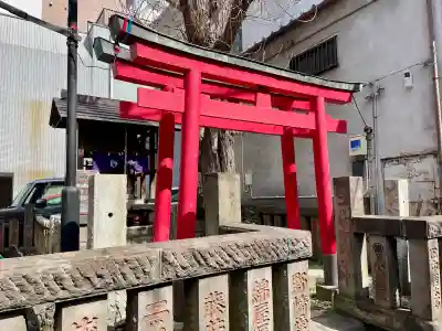 二ツ谷稲荷神社の{uncategorized: "未分類", other: "その他", undefined: "問題あり", building: "その他建物", grave: "お墓", sacred_gate: "鳥居", guardian: "狛犬", statue: "像", buddha: "仏像", history: "歴史", nature: "自然", garden: "庭園", animal: "動物", pagoda: "塔", temizu: "手水舎", mountain_gate: "山門・神門", sanctuary: "本殿・本堂", subordinate: "末社・摂社", art: "芸術", scenery: "景色", jizo: "地蔵", ema: "絵馬", goshuin: "御朱印", omikuji: "おみくじ", items: "授与品その他", amulet: "お守り", goshuincho: "御朱印帳", eats: "食事", festival: "お祭り", votive_dance: "神楽", shichigosan: "七五三参", wedding: "結婚式", experience: "体験その他", initially: "初詣", around: "周辺", anti_infection: "感染症対策"}