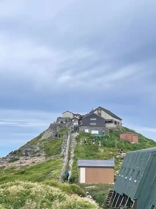 月山神社本宮の{uncategorized: "未分類", other: "その他", undefined: "問題あり", building: "その他建物", grave: "お墓", sacred_gate: "鳥居", guardian: "狛犬", statue: "像", buddha: "仏像", history: "歴史", nature: "自然", garden: "庭園", animal: "動物", pagoda: "塔", temizu: "手水舎", mountain_gate: "山門・神門", sanctuary: "本殿・本堂", subordinate: "末社・摂社", art: "芸術", scenery: "景色", jizo: "地蔵", ema: "絵馬", goshuin: "御朱印", omikuji: "おみくじ", items: "授与品その他", amulet: "お守り", goshuincho: "御朱印帳", eats: "食事", festival: "お祭り", votive_dance: "神楽", shichigosan: "七五三参", wedding: "結婚式", experience: "体験その他", initially: "初詣", around: "周辺", anti_infection: "感染症対策"}