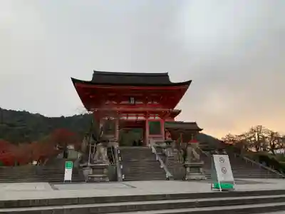 清水寺の山門・神門