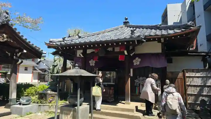 新井薬師(梅照院)の{uncategorized: "未分類", other: "その他", undefined: "問題あり", building: "その他建物", grave: "お墓", sacred_gate: "鳥居", guardian: "狛犬", statue: "像", buddha: "仏像", history: "歴史", nature: "自然", garden: "庭園", animal: "動物", pagoda: "塔", temizu: "手水舎", mountain_gate: "山門・神門", sanctuary: "本殿・本堂", subordinate: "末社・摂社", art: "芸術", scenery: "景色", jizo: "地蔵", ema: "絵馬", goshuin: "御朱印", omikuji: "おみくじ", items: "授与品その他", amulet: "お守り", goshuincho: "御朱印帳", eats: "食事", festival: "お祭り", votive_dance: "神楽", shichigosan: "七五三参", wedding: "結婚式", experience: "体験その他", initially: "初詣", around: "周辺", anti_infection: "感染症対策"}