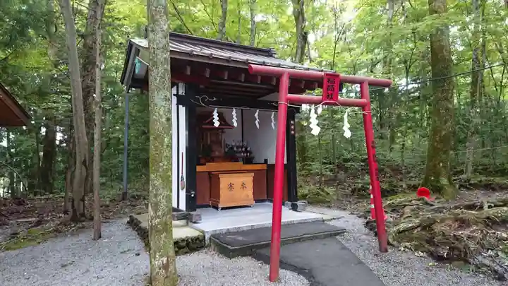 新屋山神社の末社・摂社