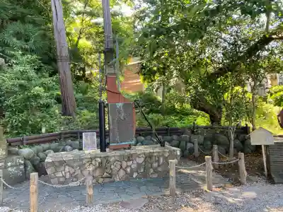 走水神社の{uncategorized: "未分類", other: "その他", undefined: "問題あり", building: "その他建物", grave: "お墓", sacred_gate: "鳥居", guardian: "狛犬", statue: "像", buddha: "仏像", history: "歴史", nature: "自然", garden: "庭園", animal: "動物", pagoda: "塔", temizu: "手水舎", mountain_gate: "山門・神門", sanctuary: "本殿・本堂", subordinate: "末社・摂社", art: "芸術", scenery: "景色", jizo: "地蔵", ema: "絵馬", goshuin: "御朱印", omikuji: "おみくじ", items: "授与品その他", amulet: "お守り", goshuincho: "御朱印帳", eats: "食事", festival: "お祭り", votive_dance: "神楽", shichigosan: "七五三参", wedding: "結婚式", experience: "体験その他", initially: "初詣", around: "周辺", anti_infection: "感染症対策"}