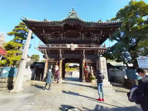 題経寺（柴又帝釈天）の山門