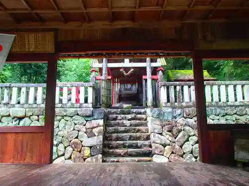 神明神社の本殿