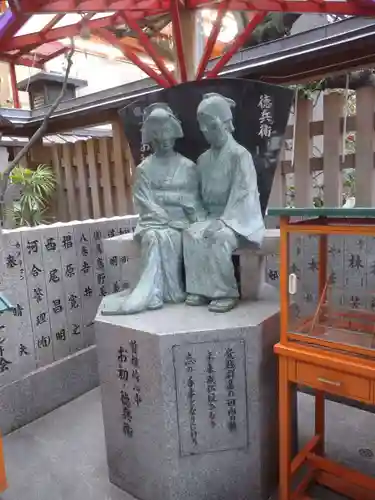 露天神社（お初天神）の像