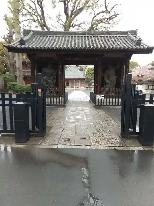 宝仙寺の山門・神門