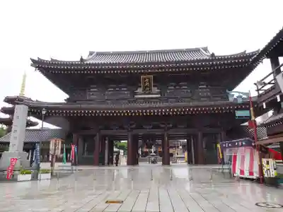 川崎大師（平間寺）の山門・神門