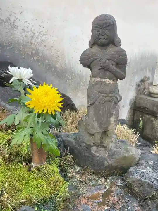 聖輪寺の{uncategorized: "未分類", other: "その他", undefined: "問題あり", building: "その他建物", grave: "お墓", sacred_gate: "鳥居", guardian: "狛犬", statue: "像", buddha: "仏像", history: "歴史", nature: "自然", garden: "庭園", animal: "動物", pagoda: "塔", temizu: "手水舎", mountain_gate: "山門・神門", sanctuary: "本殿・本堂", subordinate: "末社・摂社", art: "芸術", scenery: "景色", jizo: "地蔵", ema: "絵馬", goshuin: "御朱印", omikuji: "おみくじ", items: "授与品その他", amulet: "お守り", goshuincho: "御朱印帳", eats: "食事", festival: "お祭り", votive_dance: "神楽", shichigosan: "七五三参", wedding: "結婚式", experience: "体験その他", initially: "初詣", around: "周辺", anti_infection: "感染症対策"}