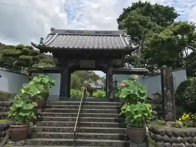 香勝寺の山門・神門