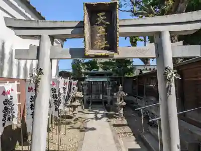 浅間社の{uncategorized: "未分類", other: "その他", undefined: "問題あり", building: "その他建物", grave: "お墓", sacred_gate: "鳥居", guardian: "狛犬", statue: "像", buddha: "仏像", history: "歴史", nature: "自然", garden: "庭園", animal: "動物", pagoda: "塔", temizu: "手水舎", mountain_gate: "山門・神門", sanctuary: "本殿・本堂", subordinate: "末社・摂社", art: "芸術", scenery: "景色", jizo: "地蔵", ema: "絵馬", goshuin: "御朱印", omikuji: "おみくじ", items: "授与品その他", amulet: "お守り", goshuincho: "御朱印帳", eats: "食事", festival: "お祭り", votive_dance: "神楽", shichigosan: "七五三参", wedding: "結婚式", experience: "体験その他", initially: "初詣", around: "周辺", anti_infection: "感染症対策"}