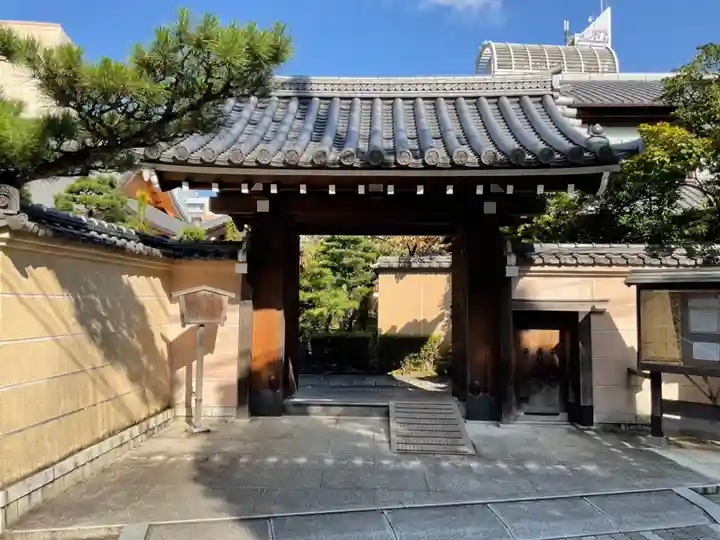 宝泰寺の山門・神門